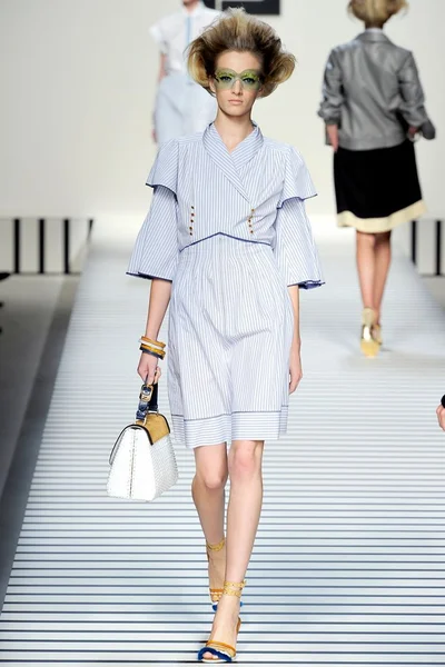 Look 11